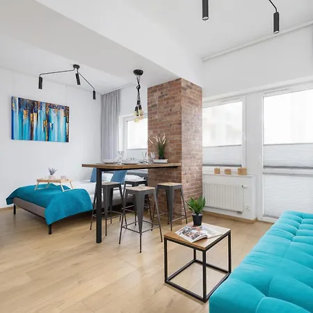 Turquoise Studio With Balcony & Air Conditioning By Renters