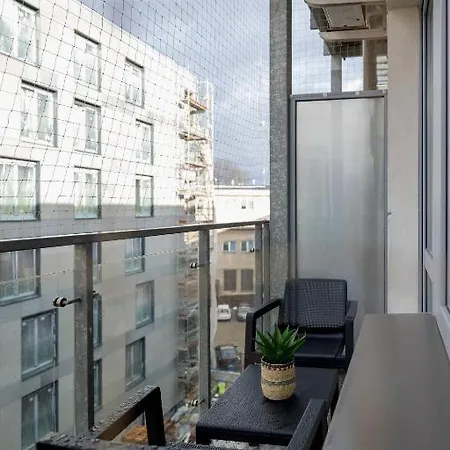 Turquoise Studio With Balcony & Air Conditioning By Renters *