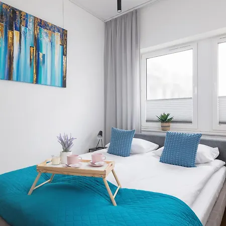 Apartment Turquoise Studio With Balcony & Air Conditioning By Renters
