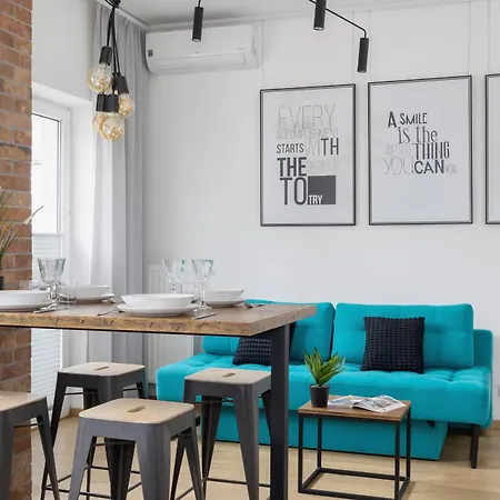 Turquoise Studio With Balcony & Air Conditioning By Renters Apartment