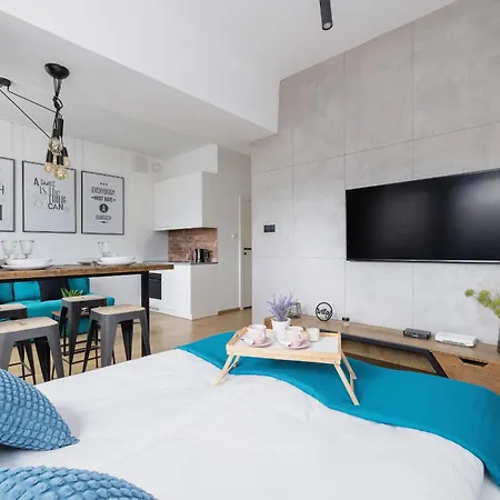 Apartment Turquoise Studio With Balcony & Air Conditioning By Renters *