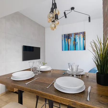 Turquoise Studio With Balcony & Air Conditioning By Renters Krakow