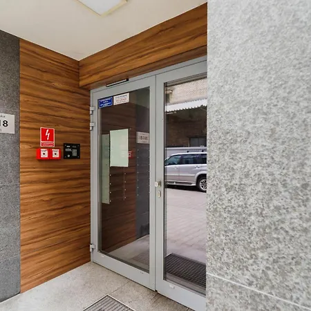 Turquoise Studio With Balcony & Air Conditioning By Renters Krakow