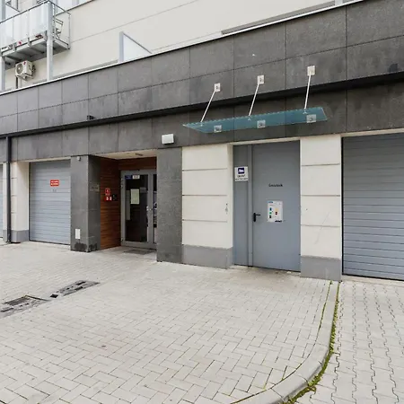Turquoise Studio With Balcony & Air Conditioning By Renters *